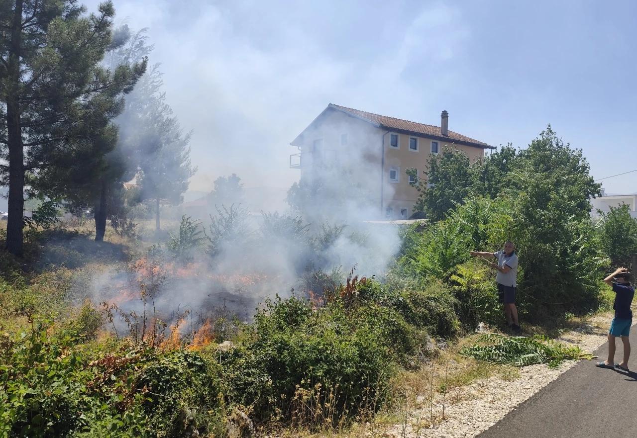 Lokalci gase požar u Ljubuškom