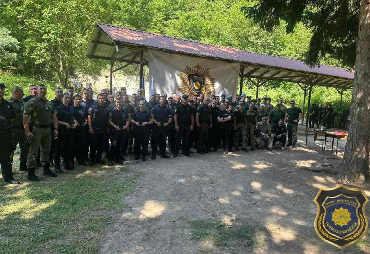 Pohvale i pehari najboljim ekipama povodom Dana policije u Federaciji BiH