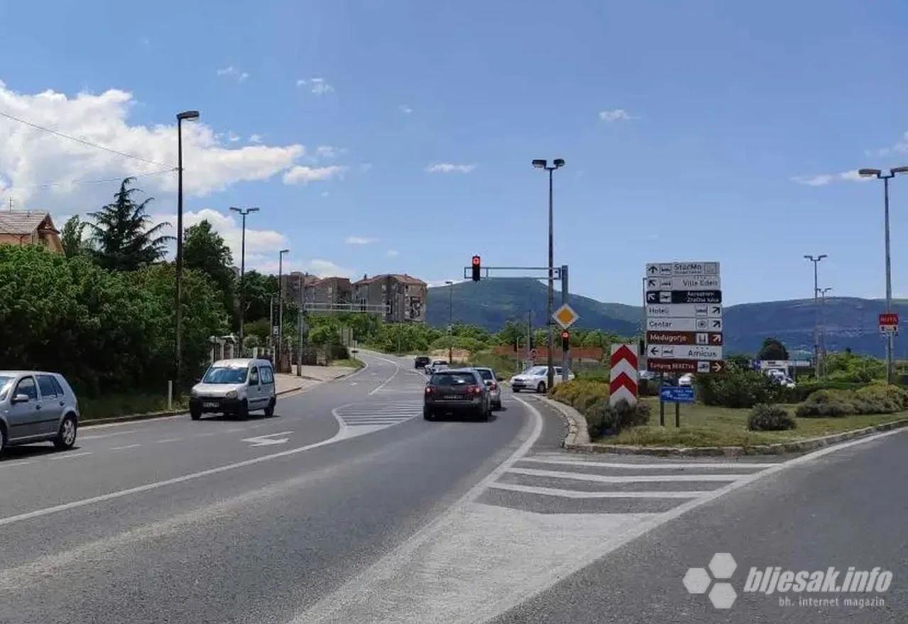 Semafor na sjevernom ulazu u Mostar