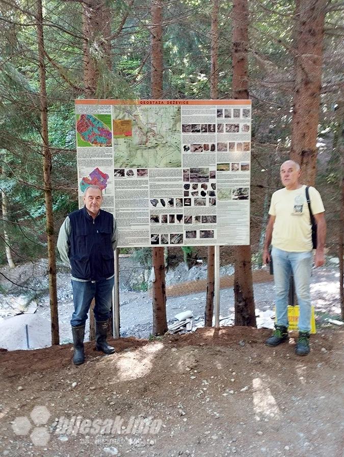 Postavljanje info ploča i smjerokaza u Deževicama
