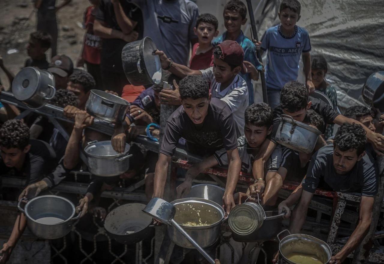 Gaza na rubu: Djeca kopaju po smeću, liječnici gladuju