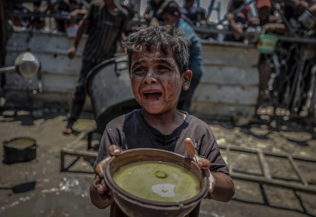 Gaza na rubu: Djeca kopaju po smeću, liječnici gladuju