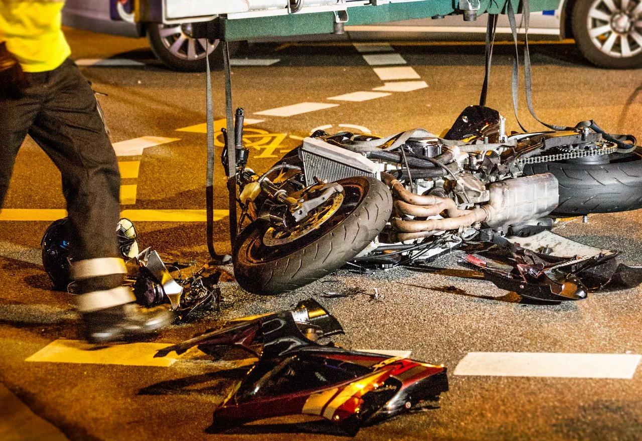 Motociklist se zabio u kombi