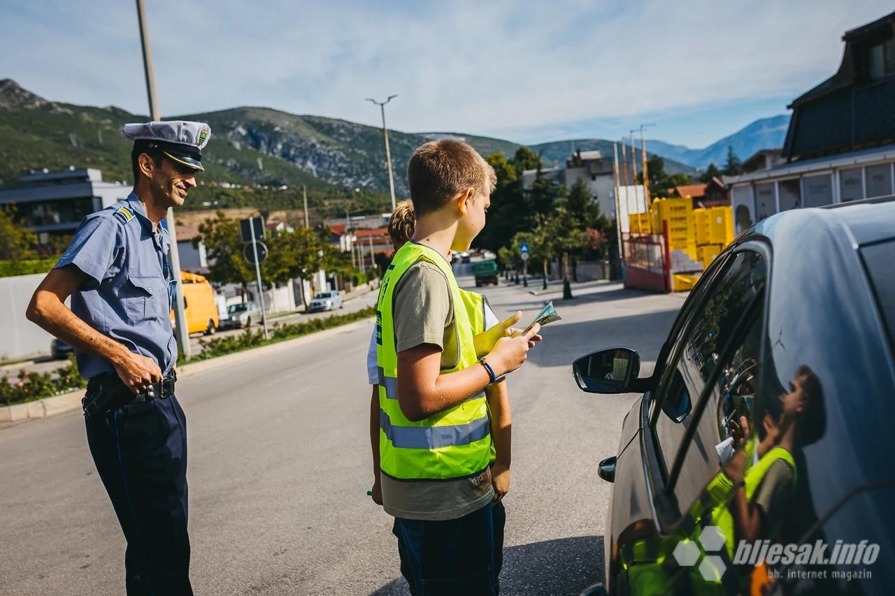 Na ulicama Mostara školske patrole upozoravaju na početak nastave