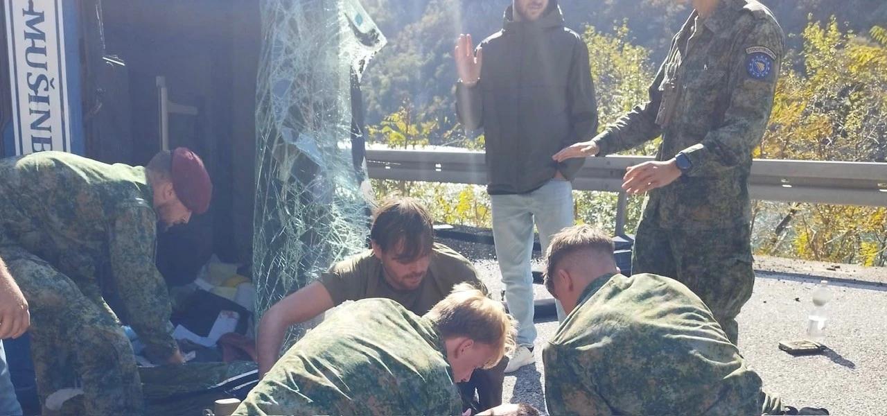 Vojnici EUFOR-a na mjestu nesreće