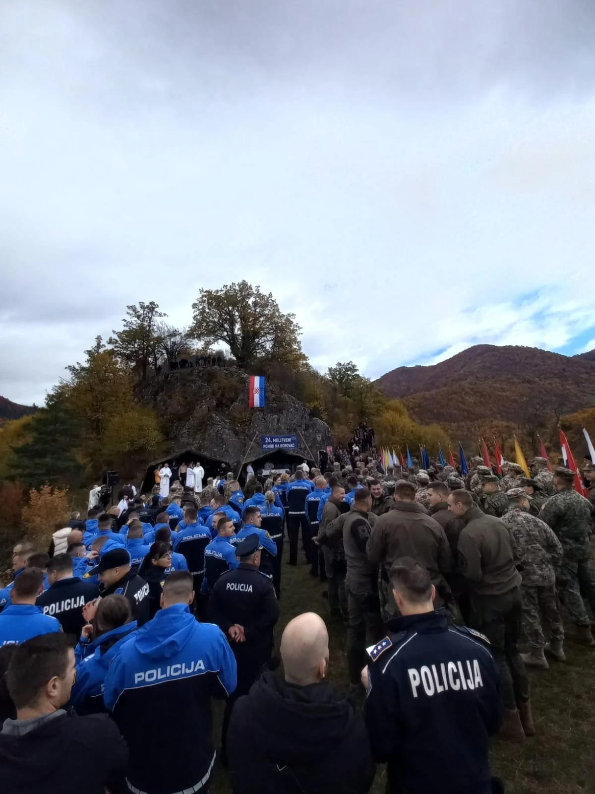 Policijski službenici MUP-a ŽZH sudjelovali na Molitvenom danu za Domovinu na Bobovcu