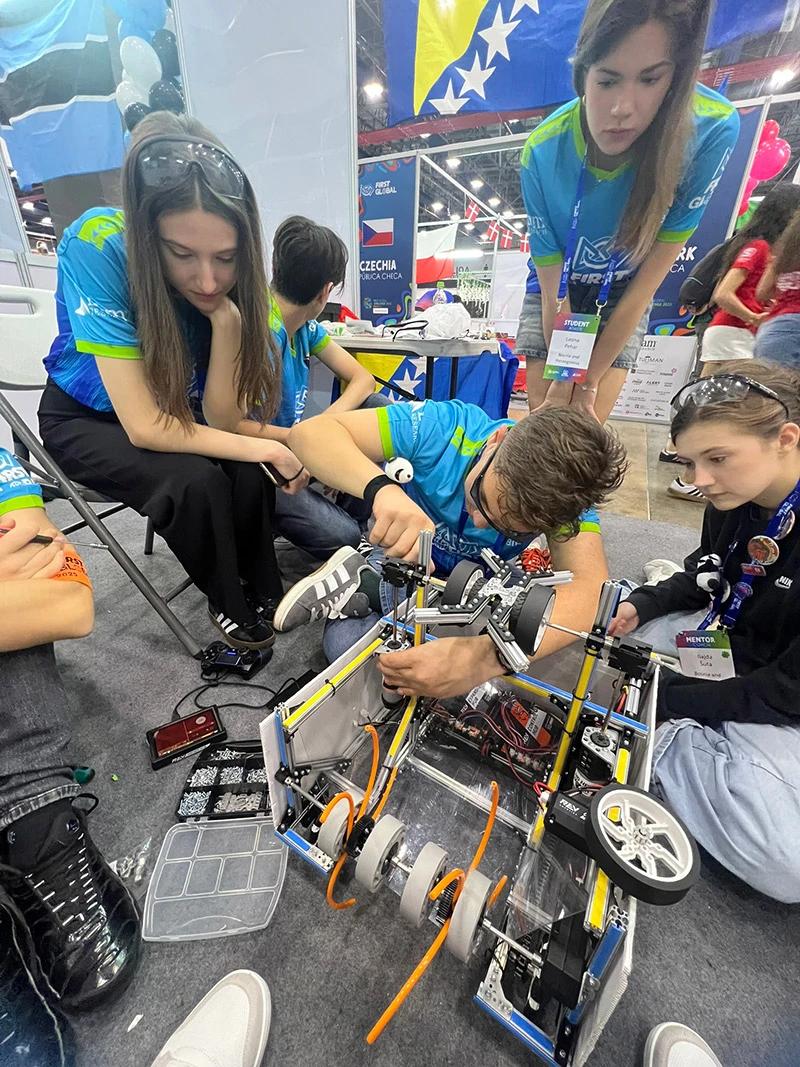 Naš robot oduševio svjetske stručnjake na natjecanju u Panami