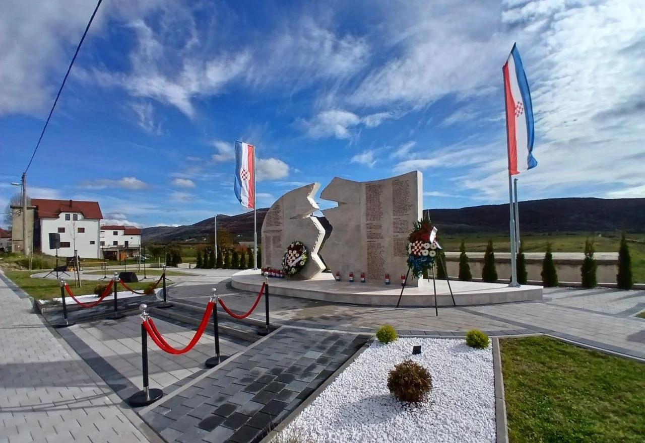 U Roškom Polju otvoren Park posvećen poginulim hrvatskim braniteljima