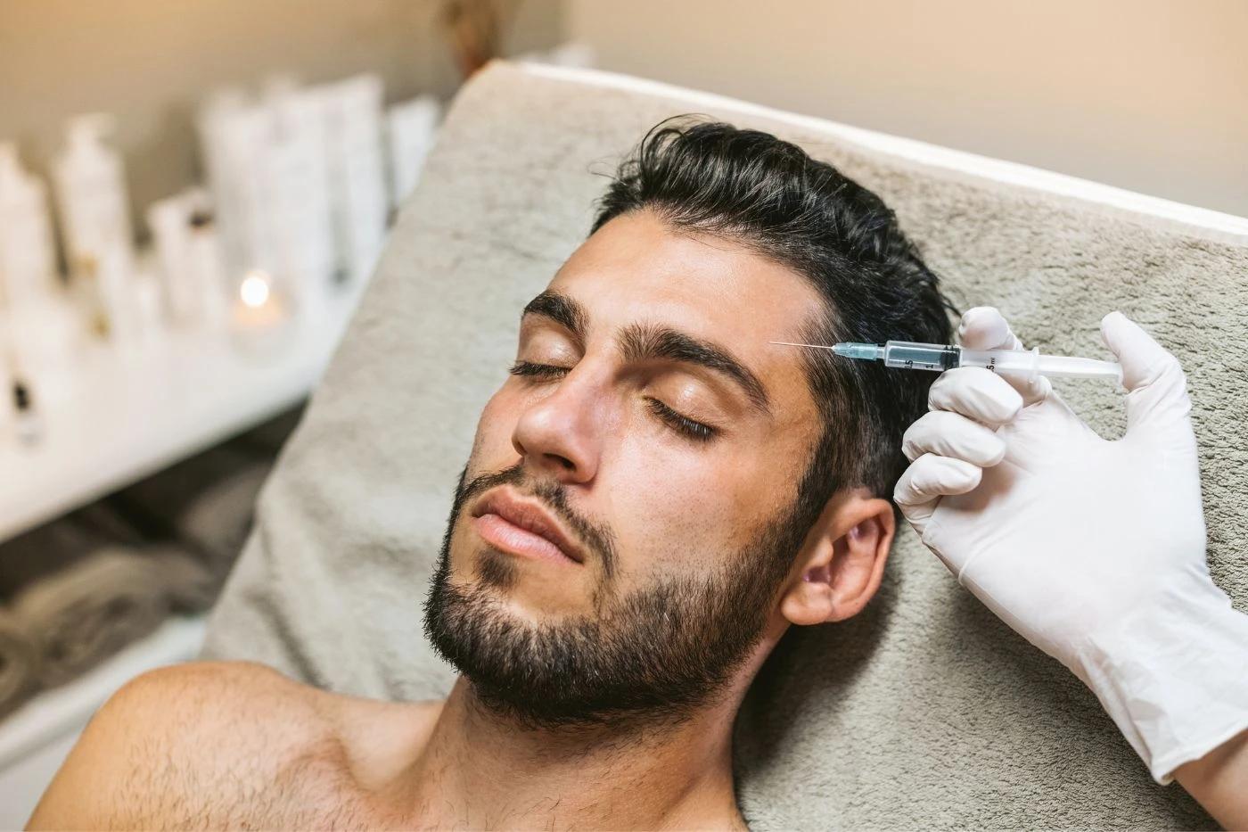 Muškarac na beauty tretmanu