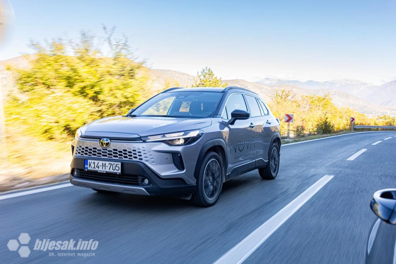 Bljesak je vozio Toyota Corolla Cross 2.0 HEV 2WD