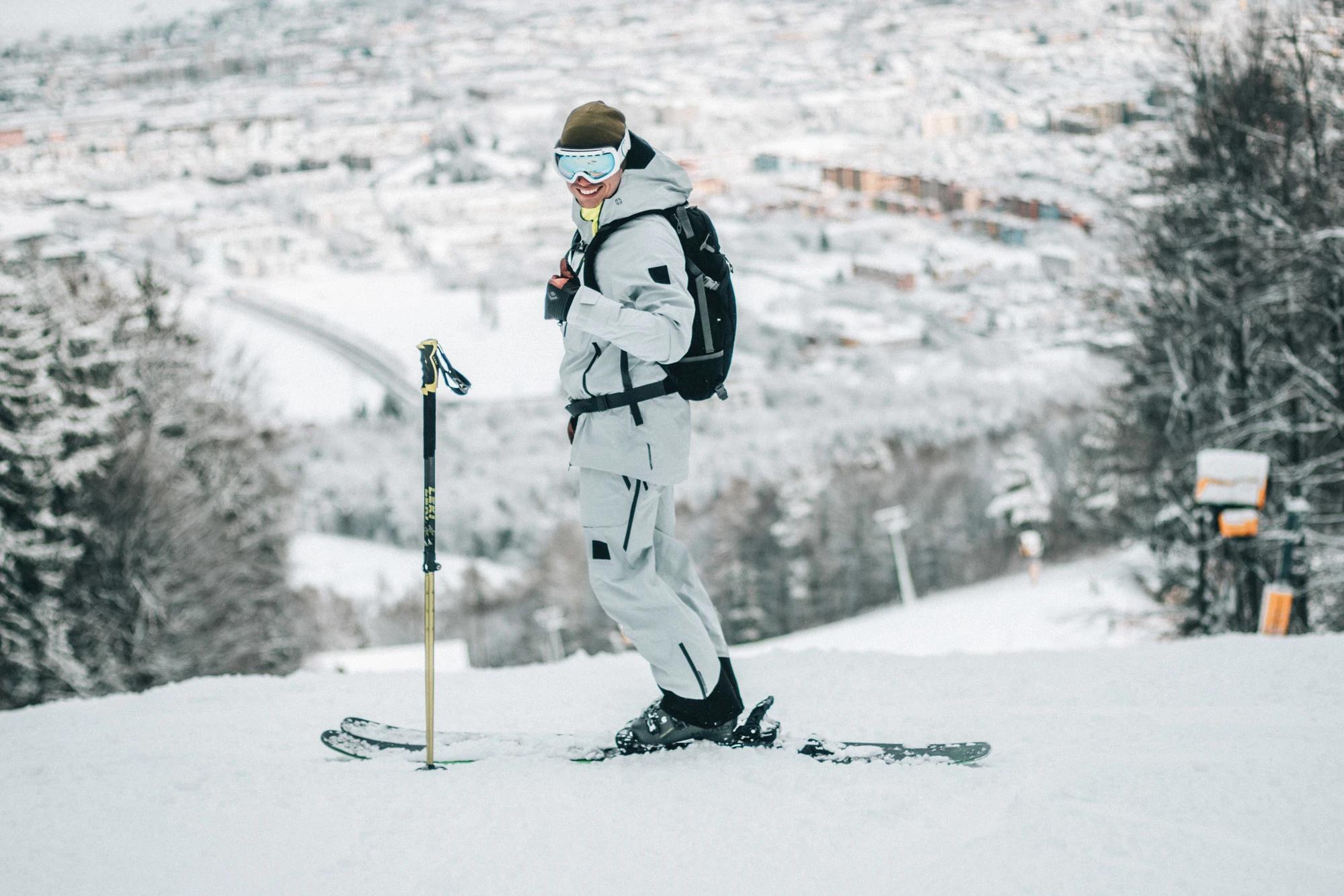 Uživanje u skijanju nadomak grada