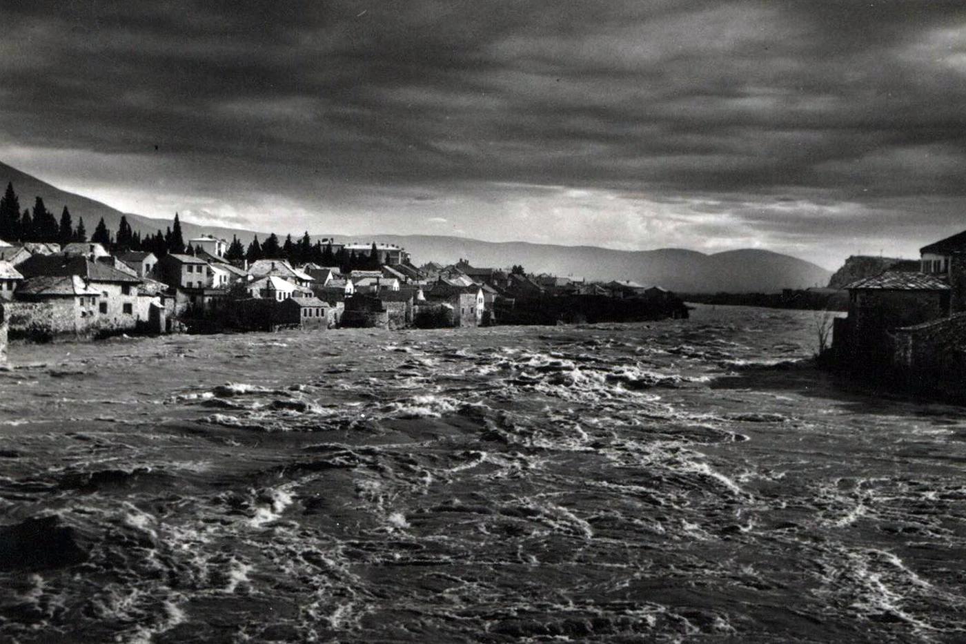 Polava u Mostaru 1953. godine, pogled na naselje Luka