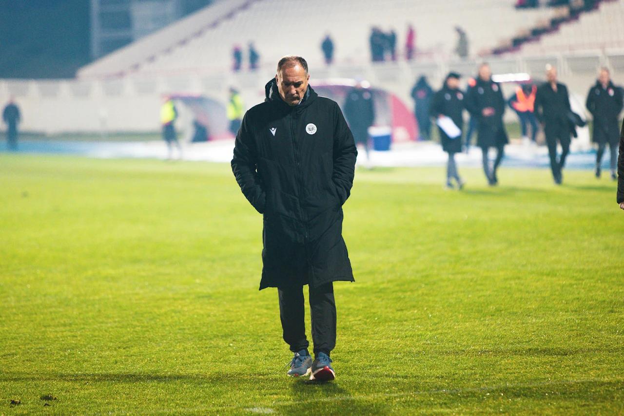 Igor Štimac ne može biti zadovoljan na poluvremenu