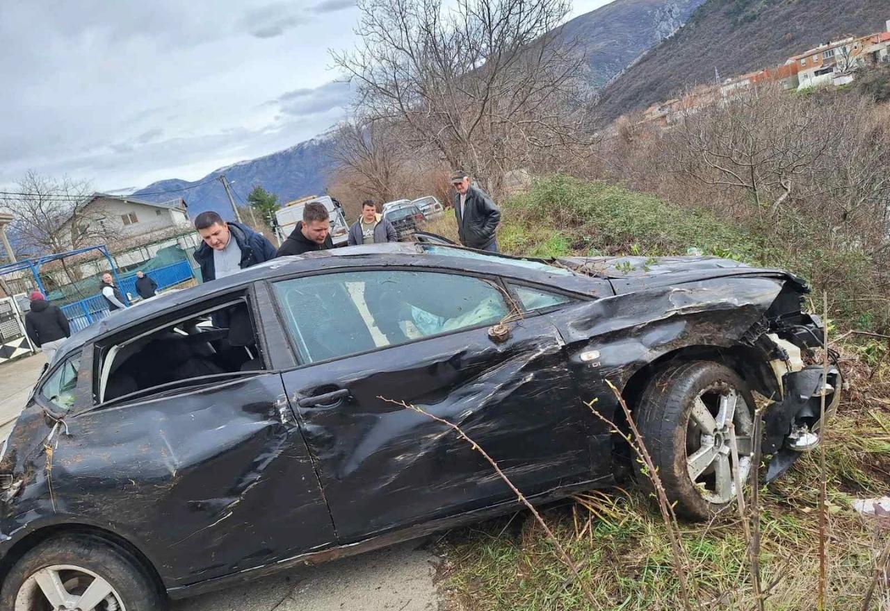 Automobil sletio s ceste na dionici Raštani – Vojno