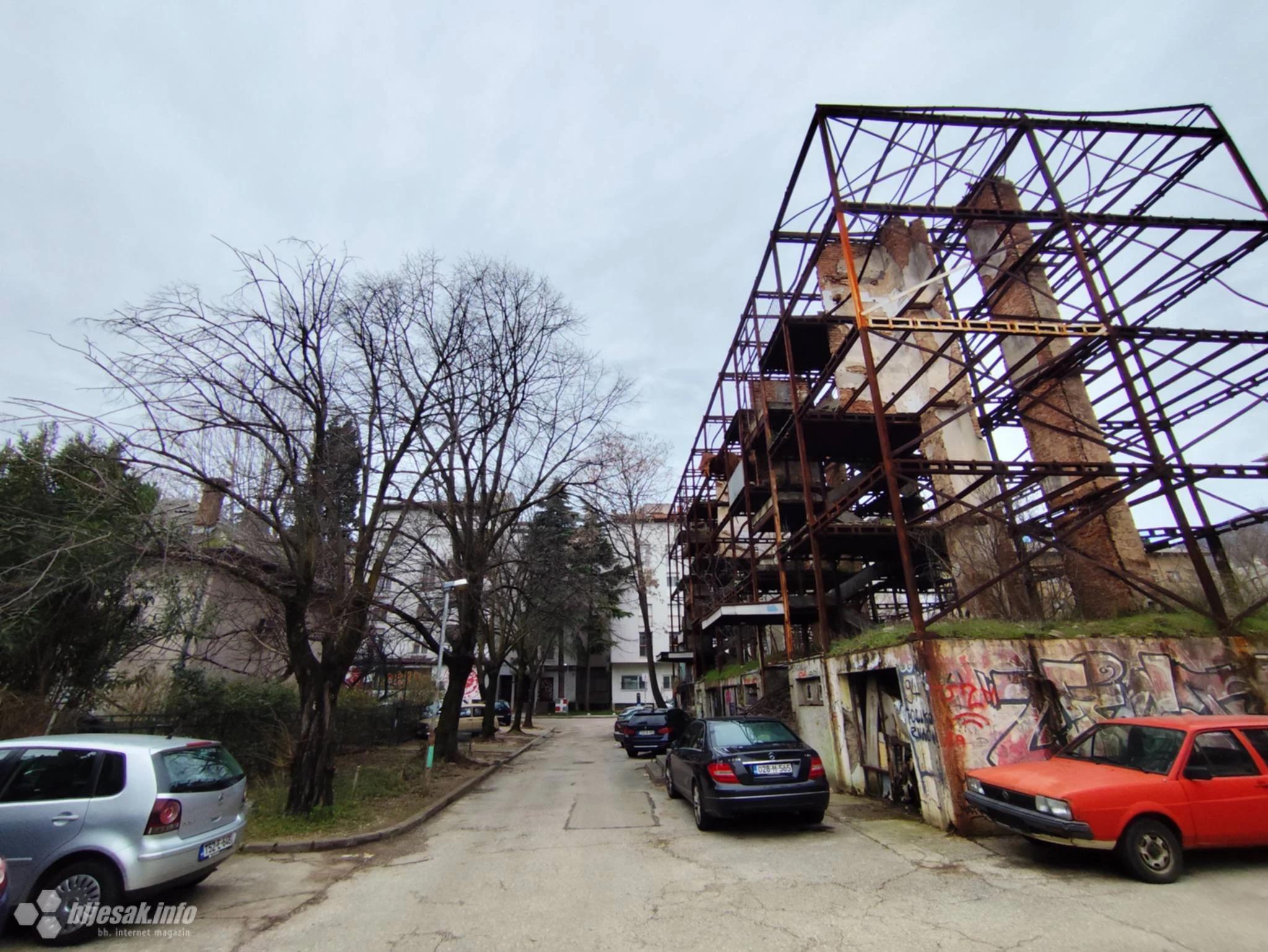 Izgorena zgrada u Zagrebačkoj ulici u Mostaru