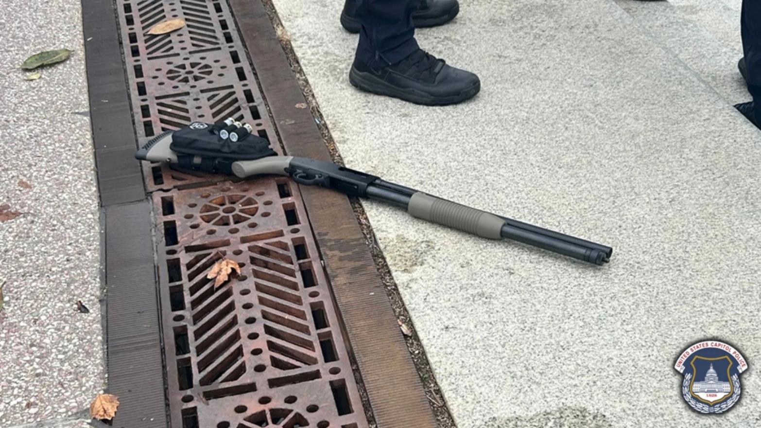 Policija Kapitola uhitila je 18-godišnjaka koji je s napunjenom sačmaricom potrčao prema zgradi Kongresa.