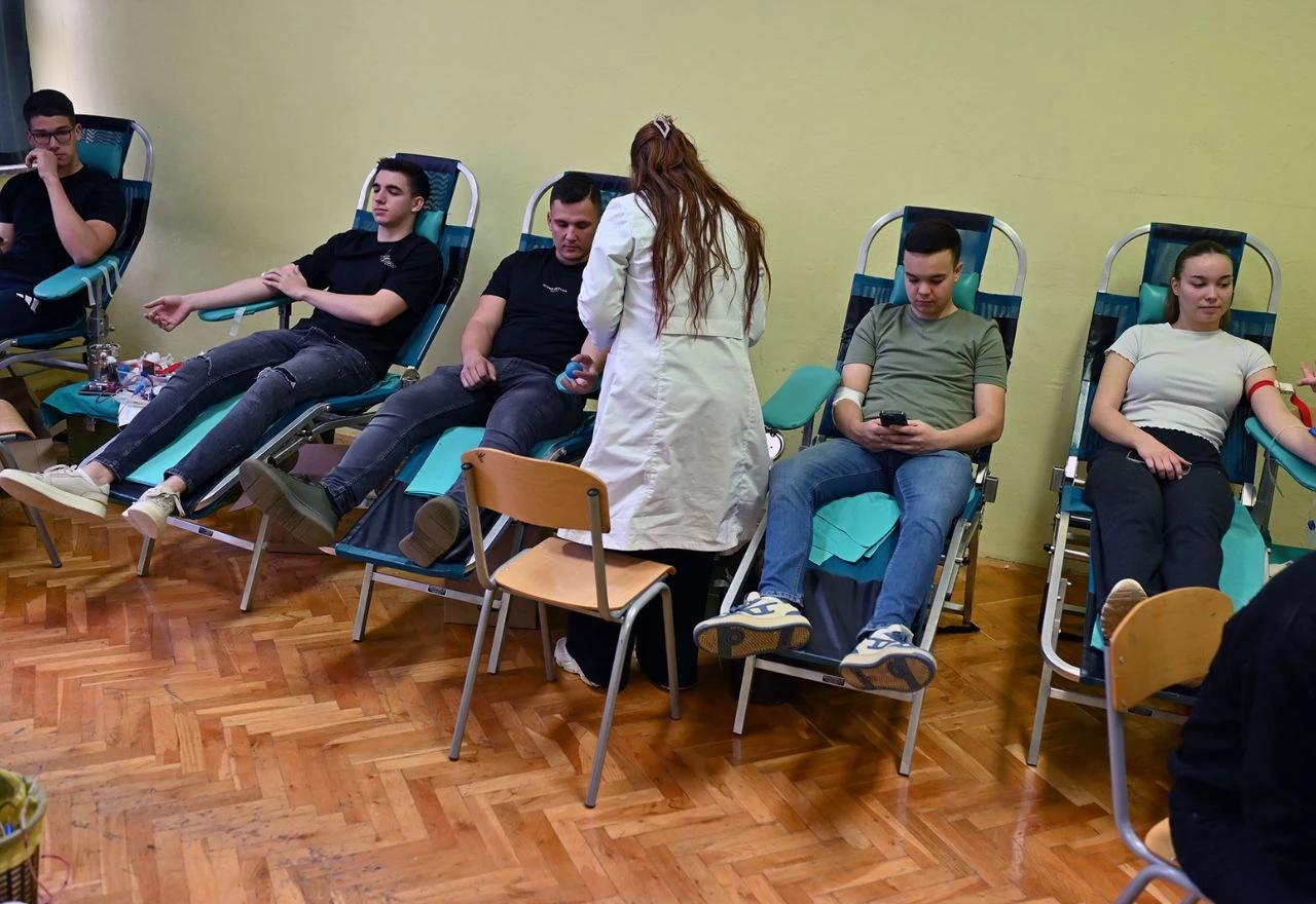 Učenici i djelatnici srednje škole u Grudama darovali 30 doza krvi