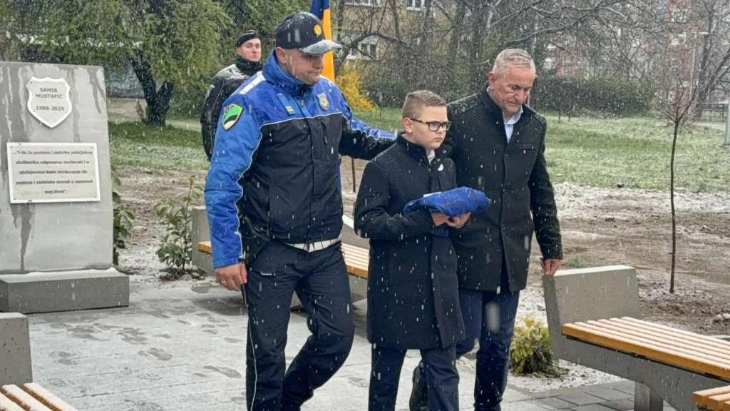 Otkriveno spomen-obilježje policajcu Samiru Mustafiću
