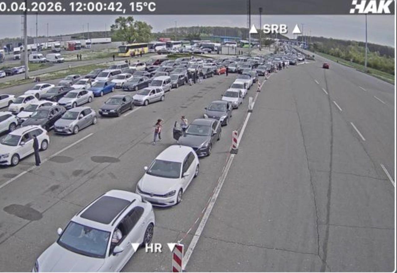 Višesatne kolone na ulasku u Hrvatsku