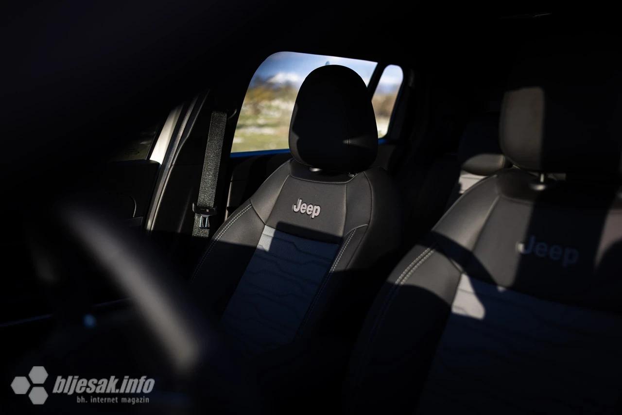 Bljesak je vozio Jeep Avenger 1.2 E-DCT6 MHEV 145 4xe Upland