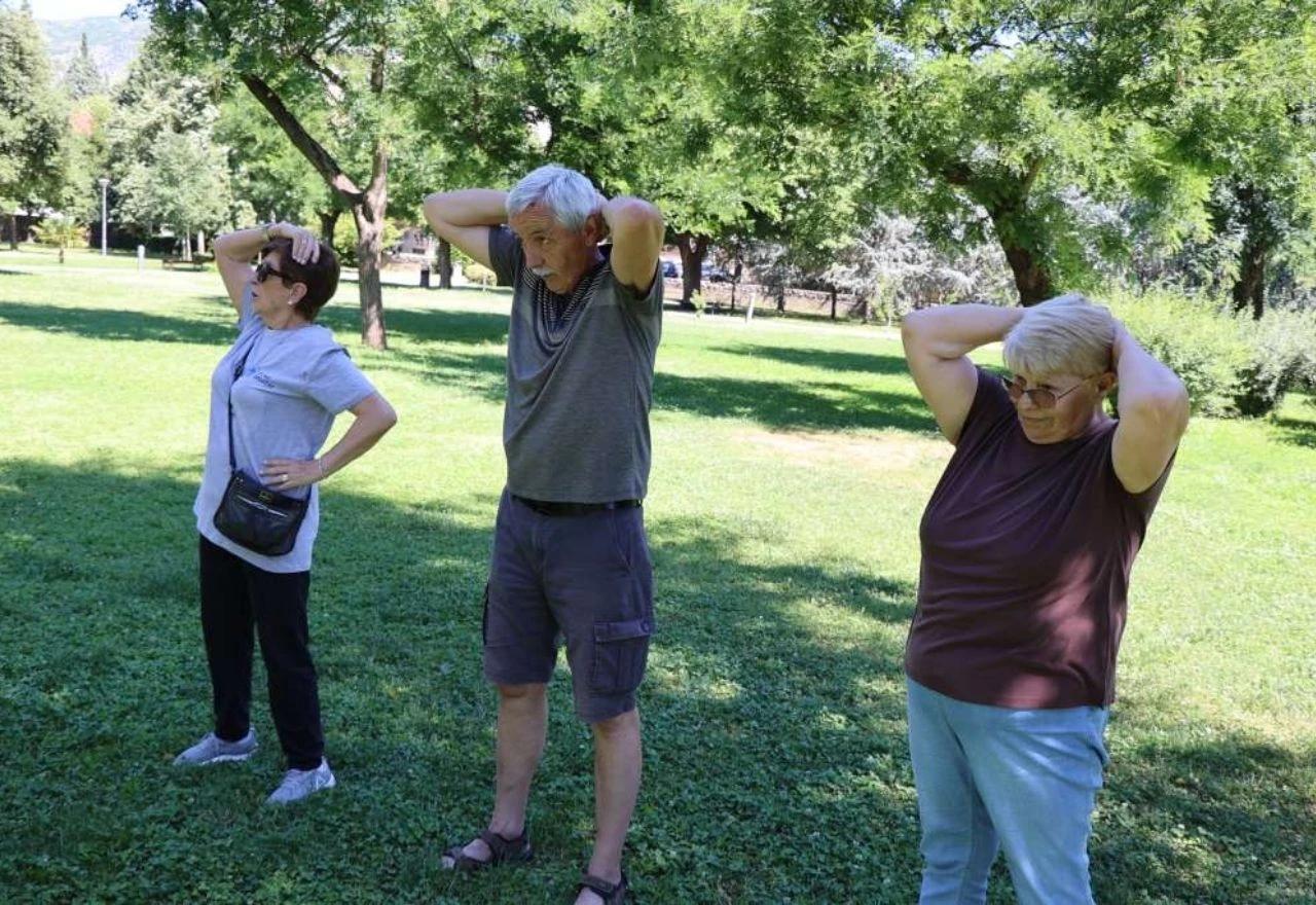 Umirovljenici vježbaju u parku Zrinjevac