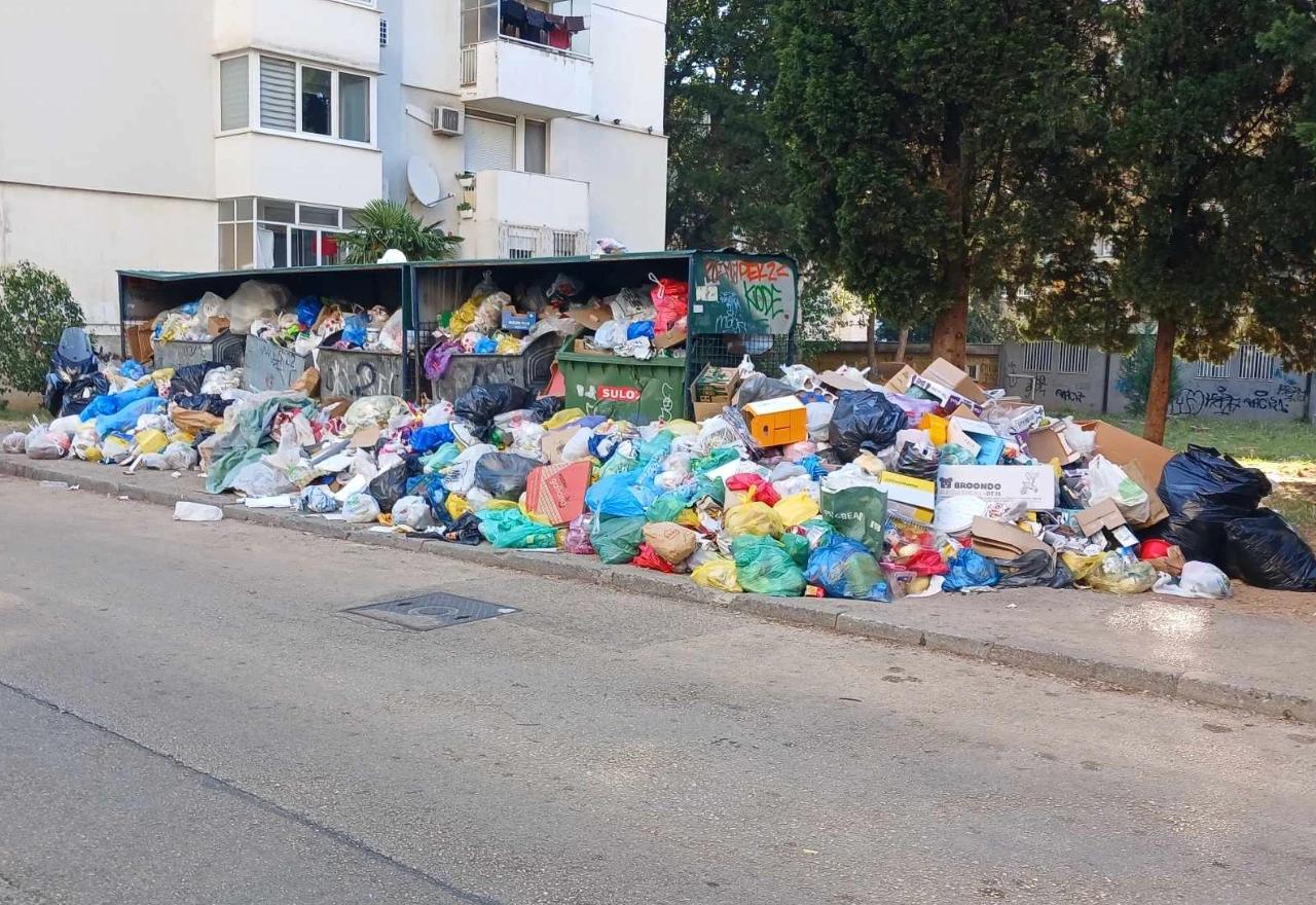 Smeće u Ulici Hrvatske mladeži