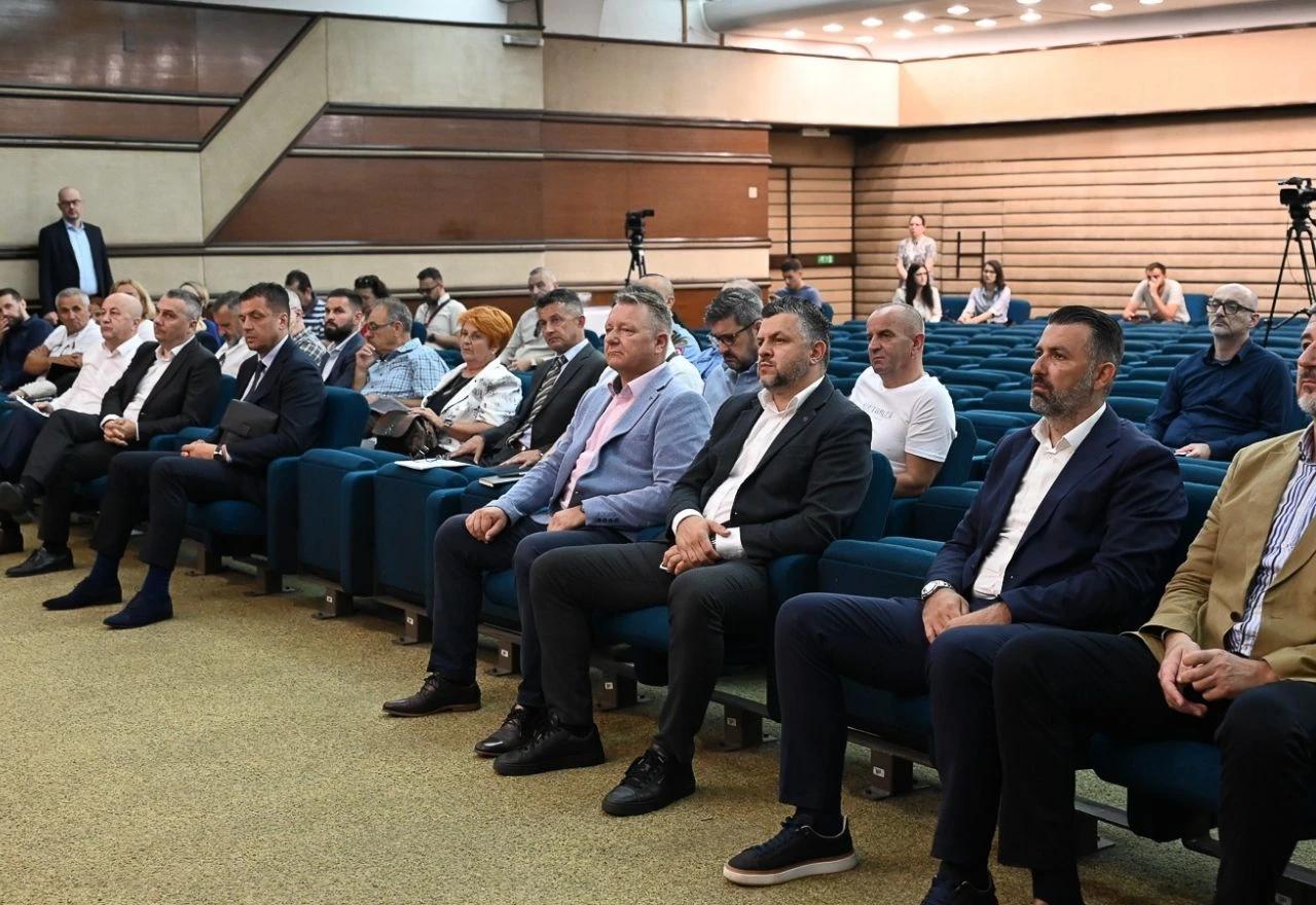 Nermin Nikšić je u Sarajevu nazočio svečanom dijelu sastanka Organizacijskog odbora za obilježavanje 11. srpnja 1995. godine