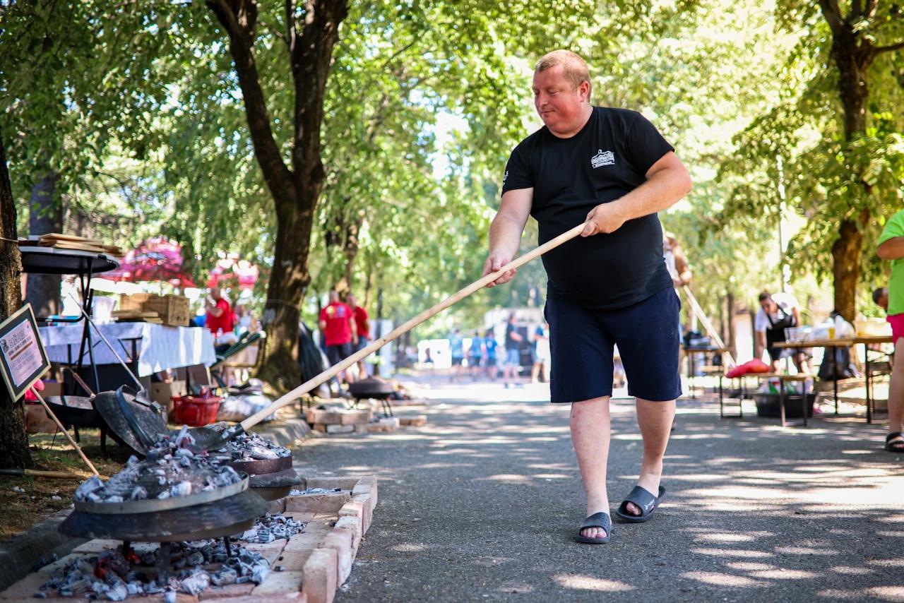 FOTO: Kada vatra ne smeta: Al' se na Buni dobro jelo, baš