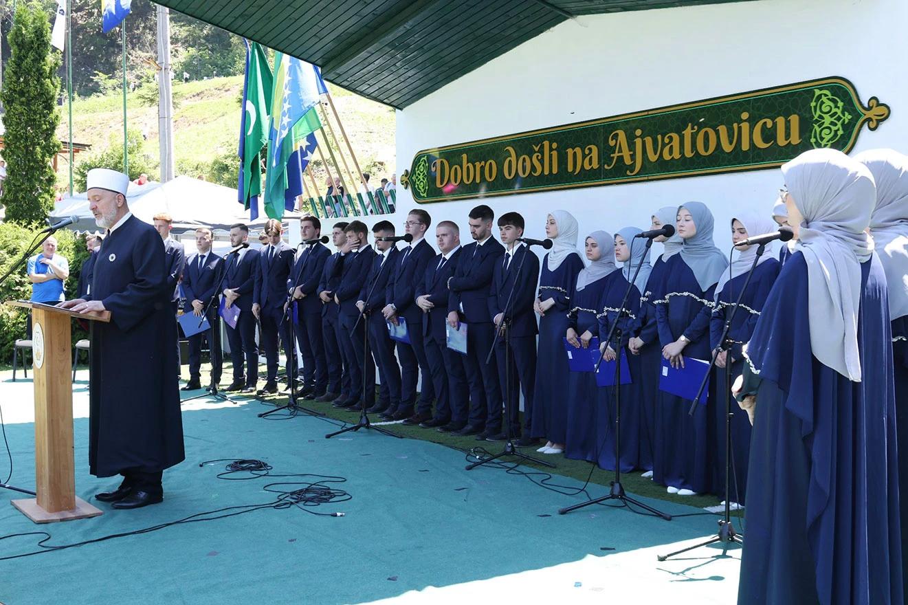Snažne poruke s Ajvatovice: Interesi države moraju biti ispred svega