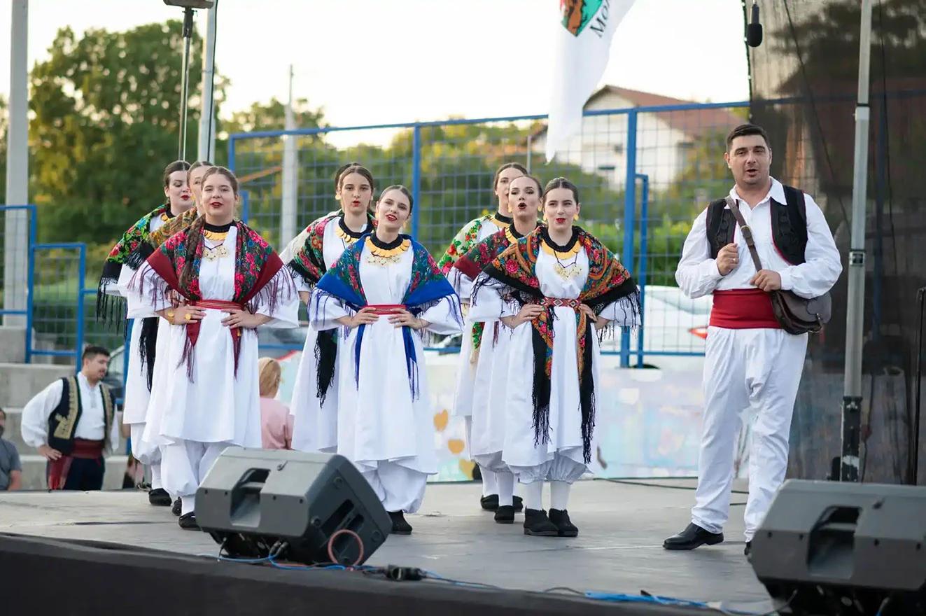 KUD Mokro okupio stotine posjetitelja na 15. Večeri folklora i još jednom pokazao snagu tradicije