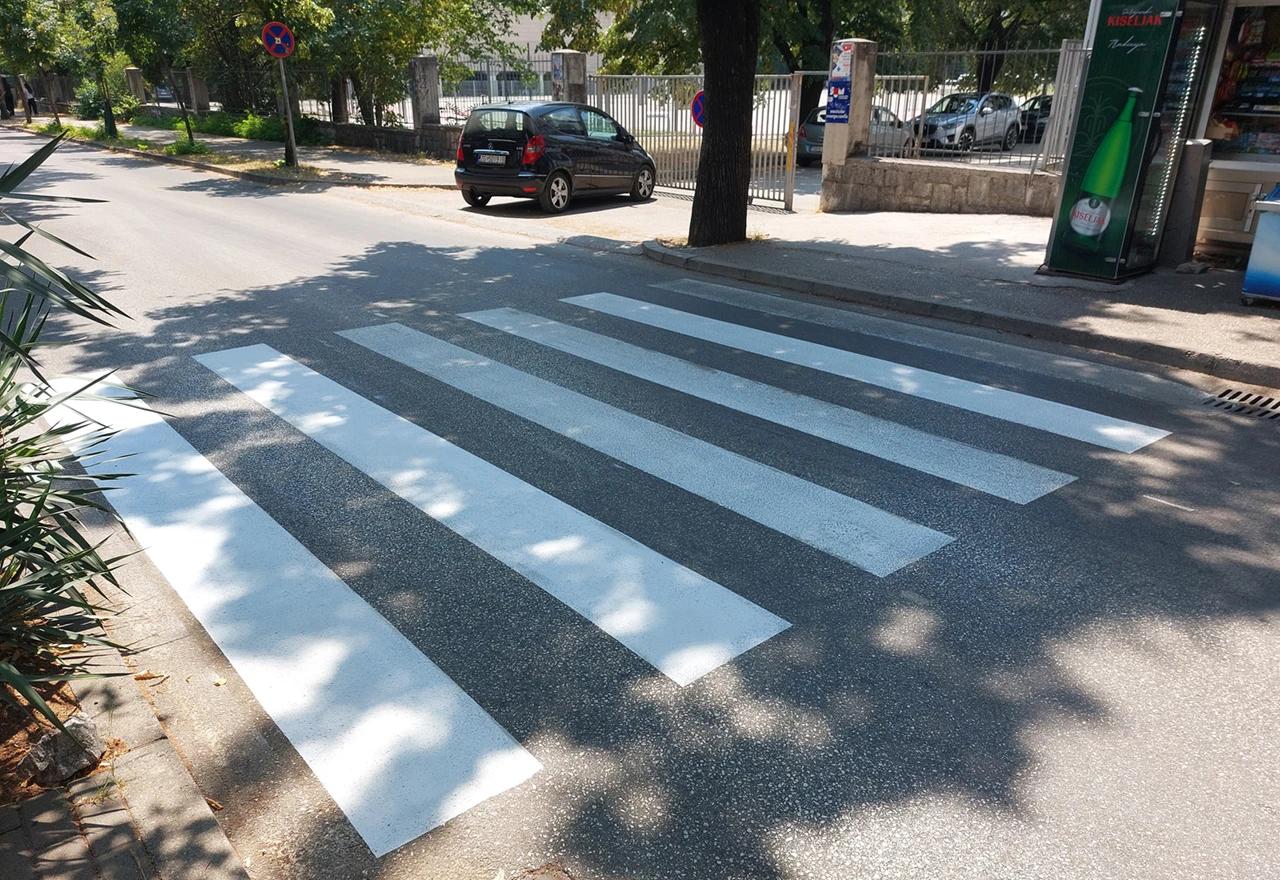 Onečišćenje nije oštećenje: Zašto "zebre" po Mostaru "blijede" već prvi dan