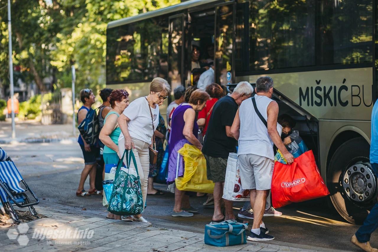 Umirovljenici na putu prema moru