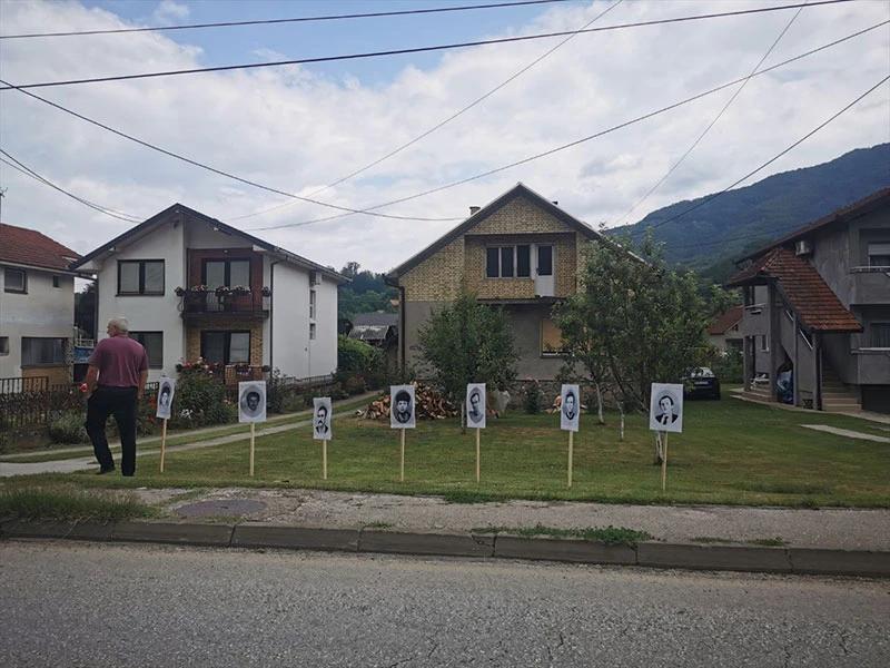 Fotografije na putu ka Potočarima