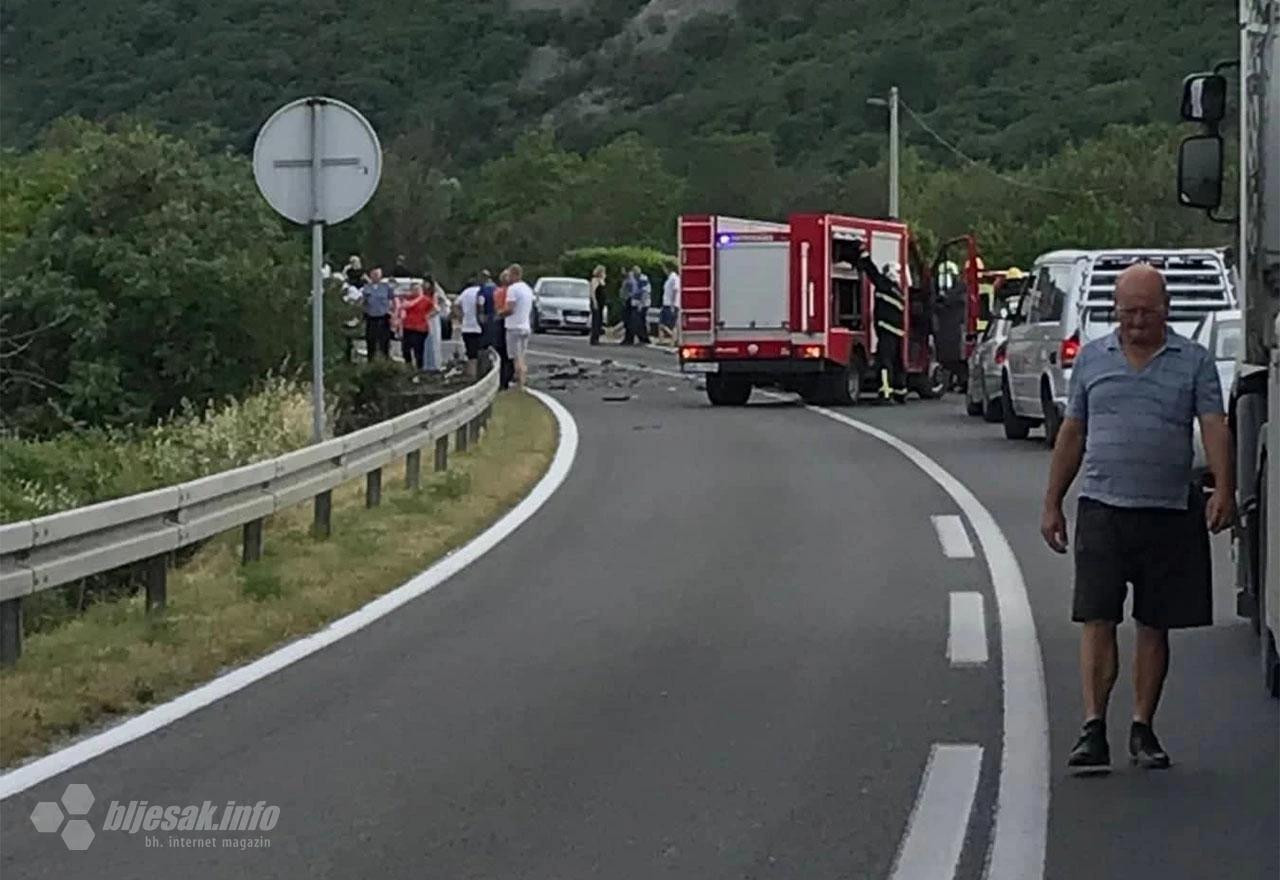 Više osoba ozlijeđeno je u prometnoj nesreći na magistralnoj cesti M-17 