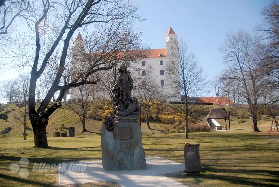 Dvorac čuva sveta Alžběta Durynská