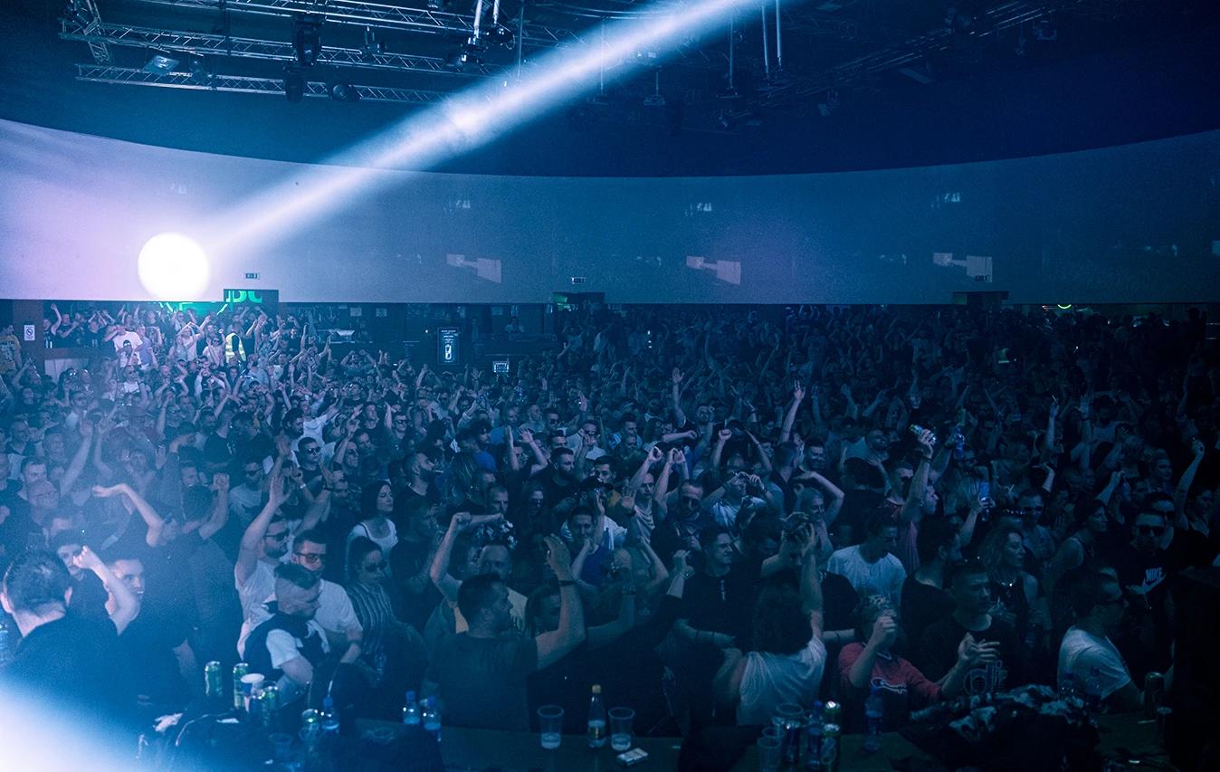 Hot Since 82 rasprodanim partyjem snažno vratio duh rave kulture u Sarajevo!