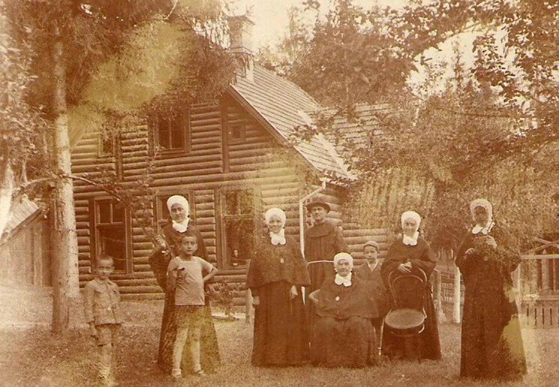 Časne sestre Družbe Kćeri Božje ljubavi, djevice i mučenice svete Katoličke crkve