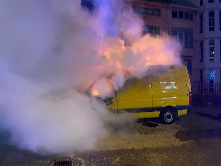 Mostar: Izgorio kombi na M-17