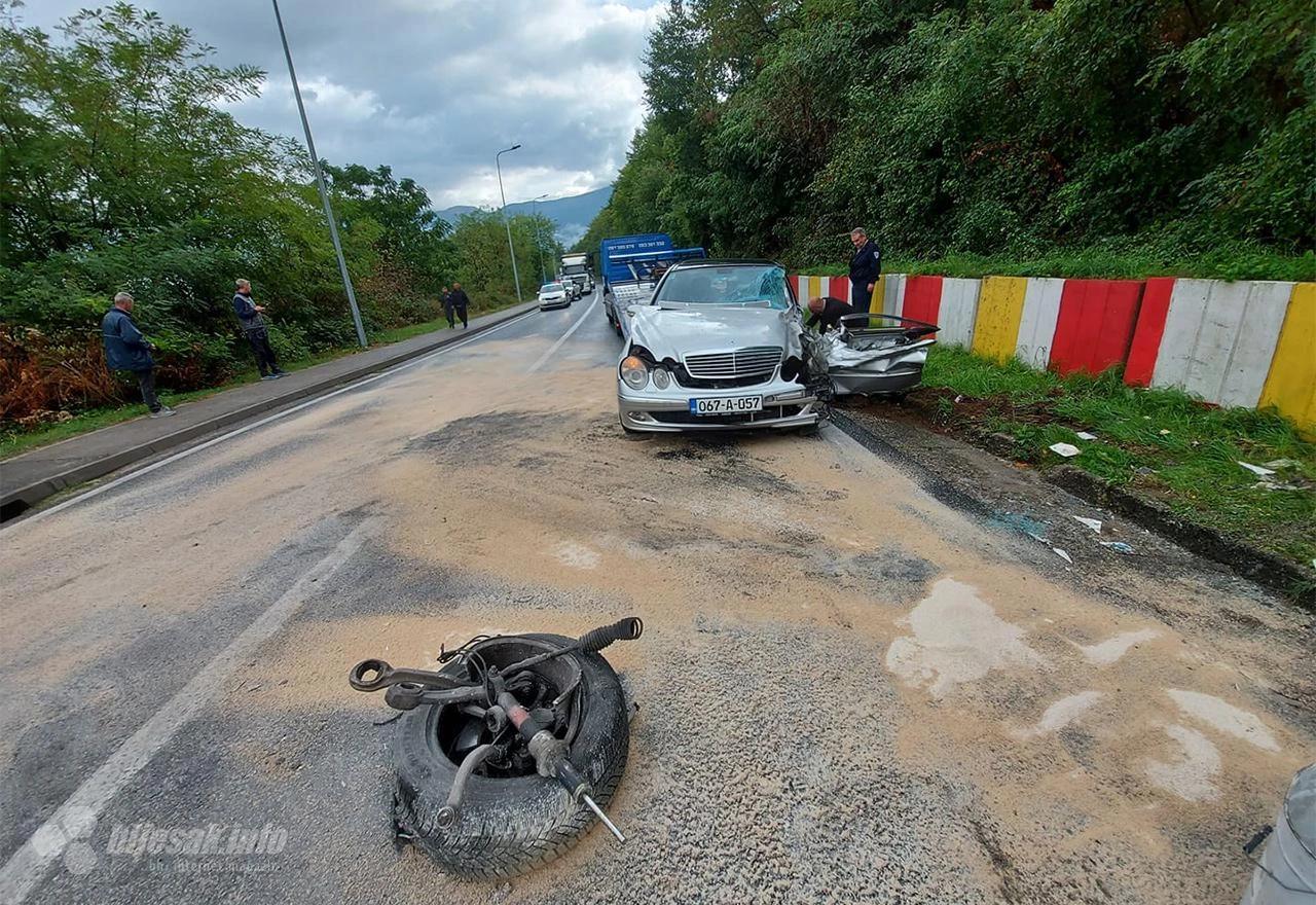 Mostar: Sudar Mercedesa i gradskog autobusa