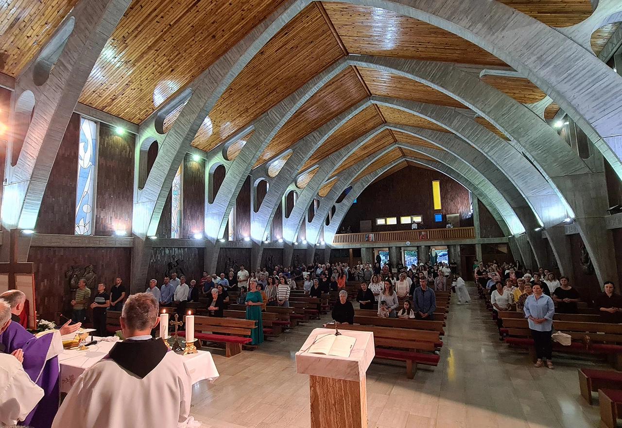 Kočerin: Slavljena Sveta misa u spomen na sve poginule i nestale župljane