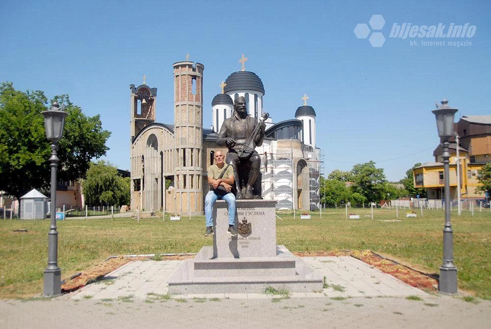Spomenik srpskim guslama