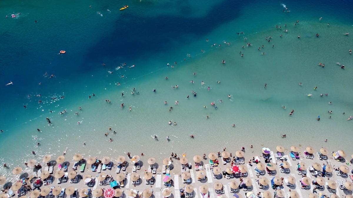 Kupači uživaju na predivnim plažama na egejskim obalama 