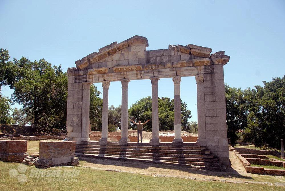 U Apoloniji