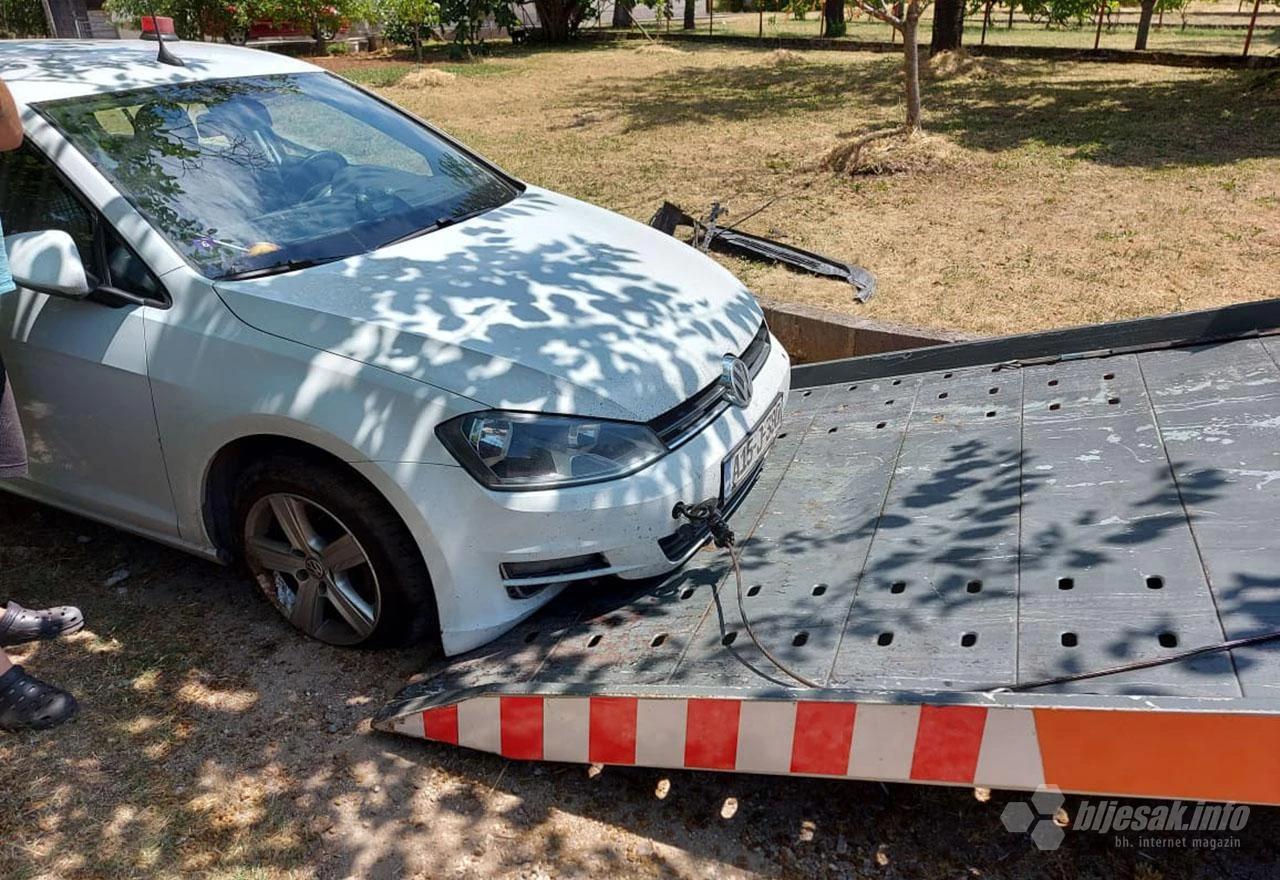 Vozilo iz Čavarine pratnje udarilo u zid