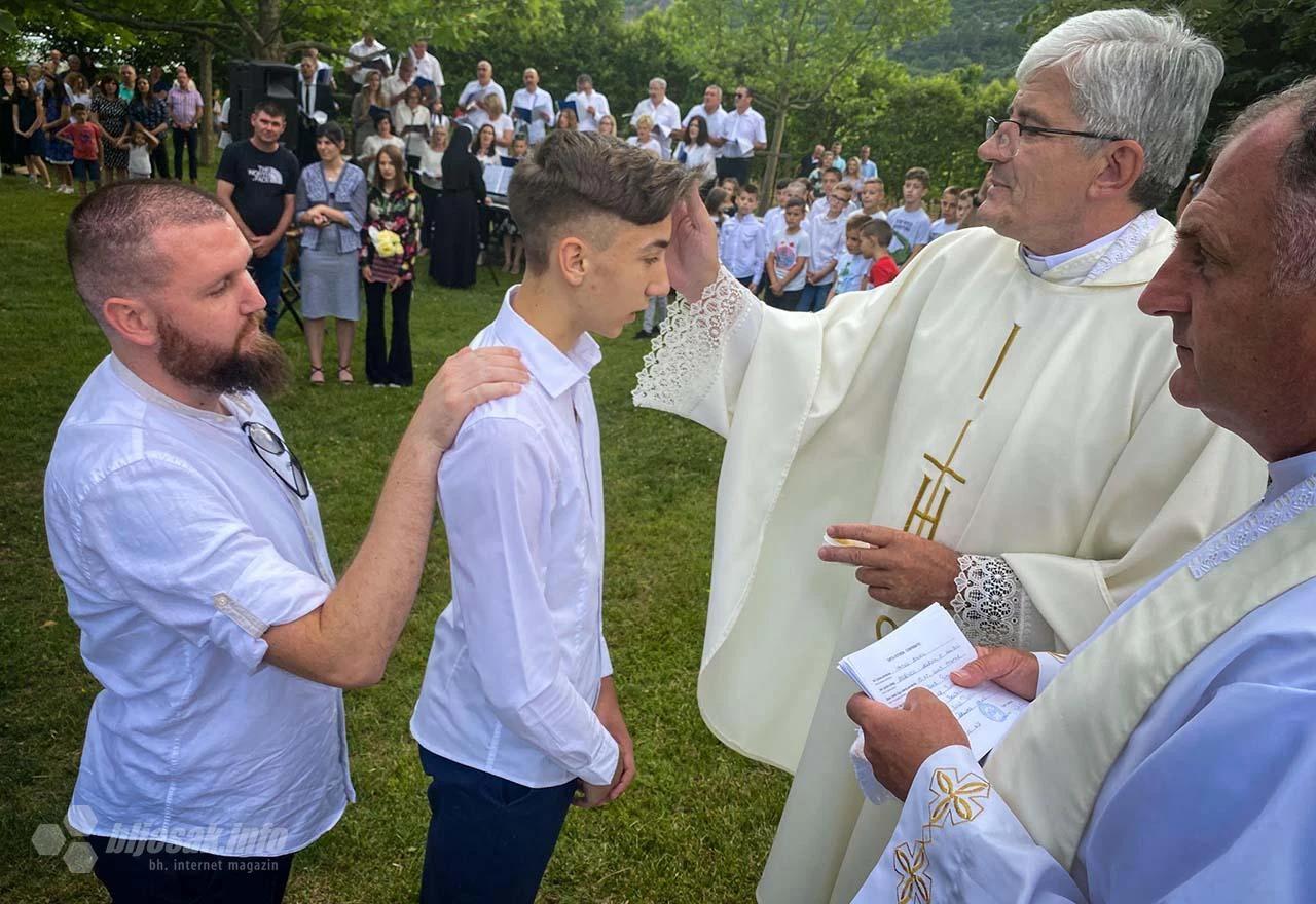Krizma u Župi Presvetog Srca Isusova Potoci 