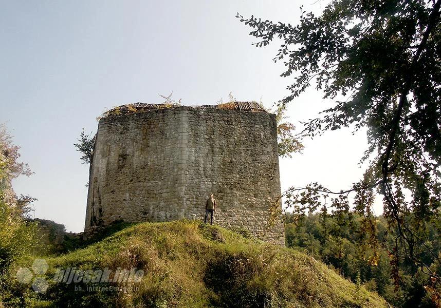 Ispod glavne kule Zelingrada