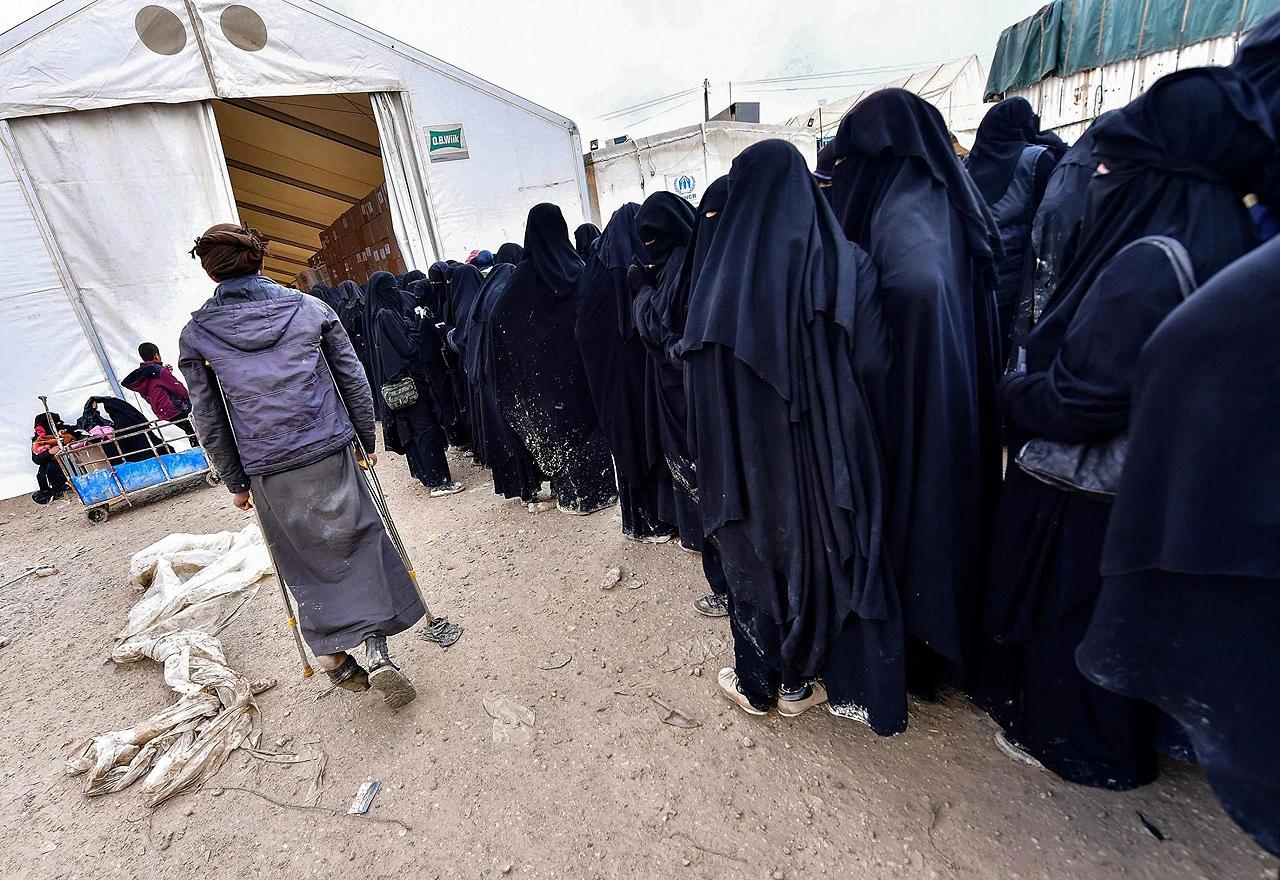 Žene ISIL-ovaca u kampu