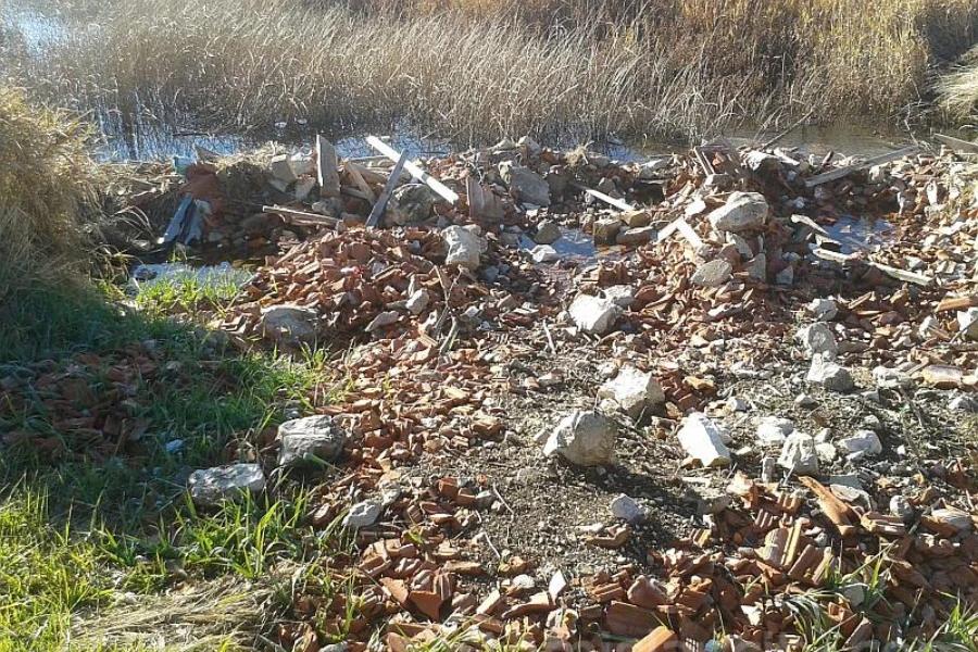 Građevinski otpad završio u koritu rijeke Šujice!