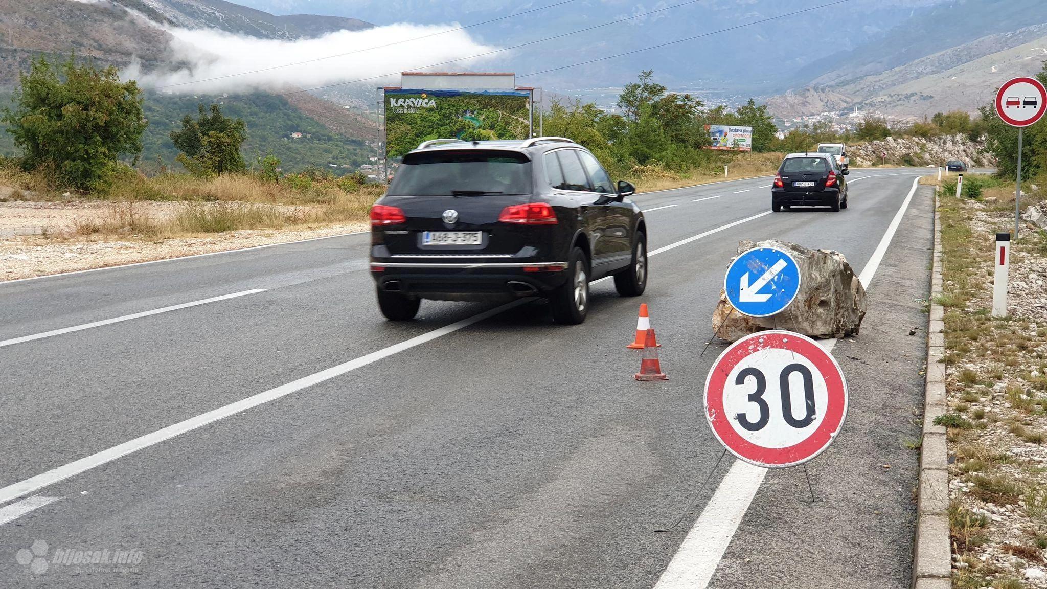 Žovnica: Velika stijena pala na cestu