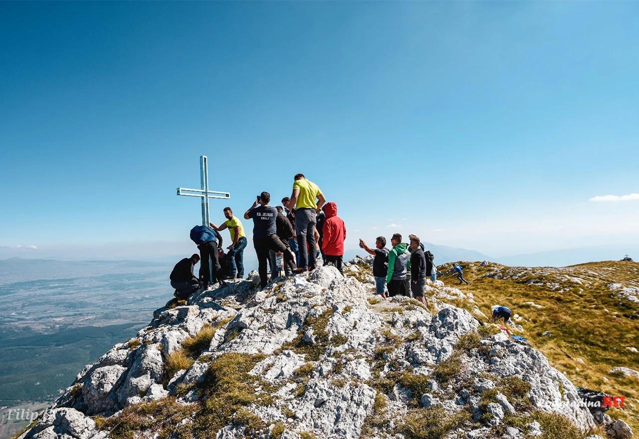 Postavljen križ na najvišem vrhu Kamešnice